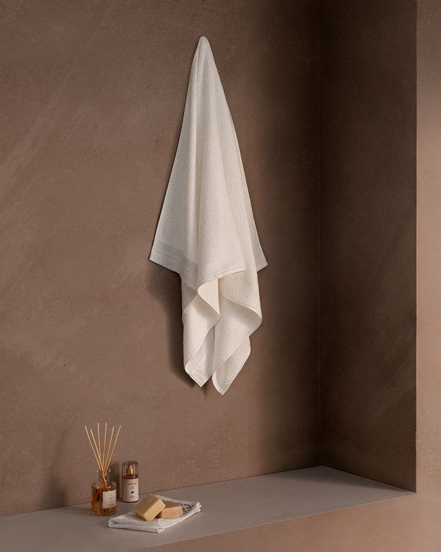 Plush Absorbent Bath Towel - Soft & Quick-Dry for Bathroom
