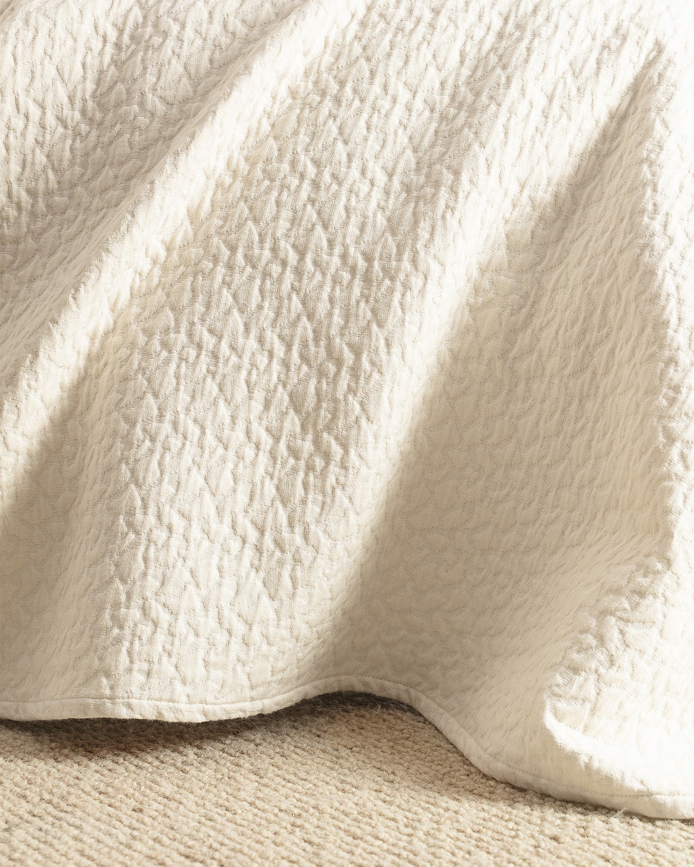 Full Queen Size Elegant Bedspread Set