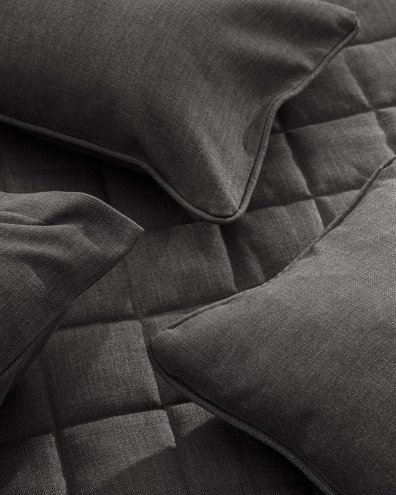 Polyester Bed Runner & Pillowcase Set - Modern Sillage Design