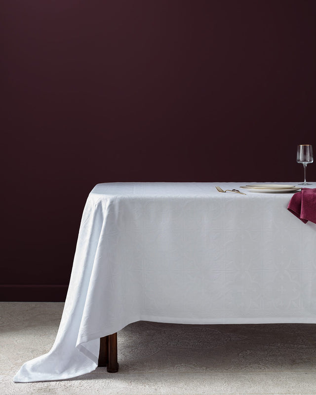 Durable Polyester Tablecloth - Elegant White Finish