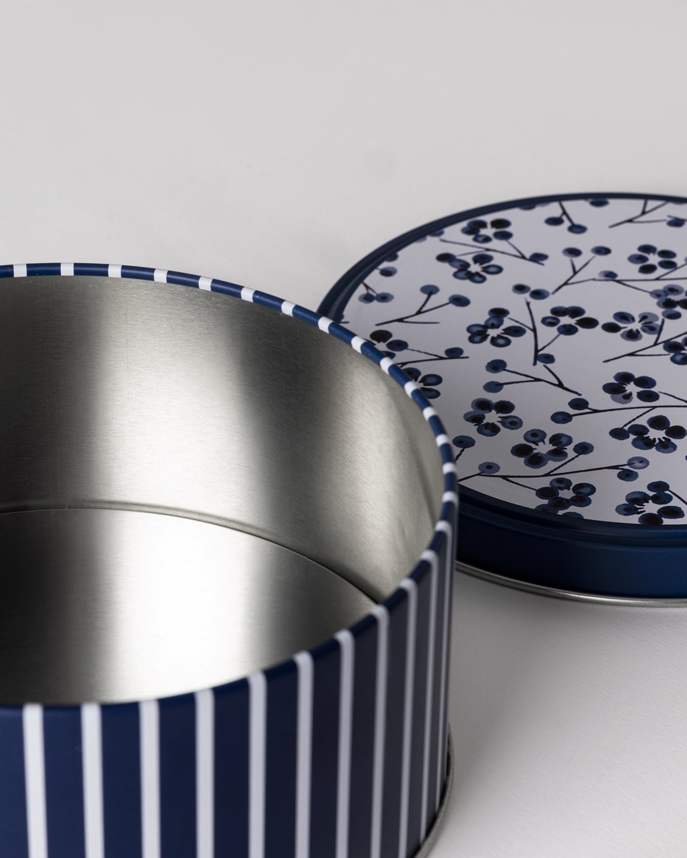 Metal Decorative Box - Liana Round Design
