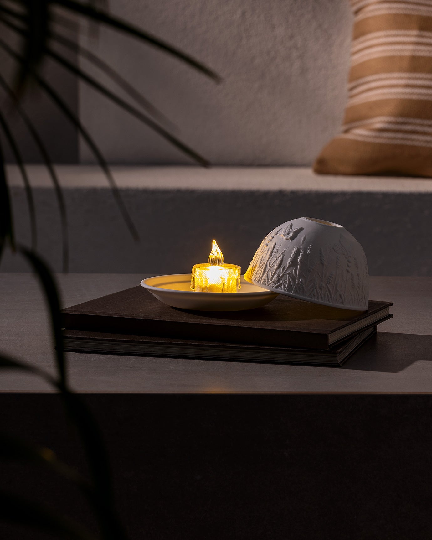 إضاءة ديكورية LED من البورسلان - تصميم توهج دافئ شالور