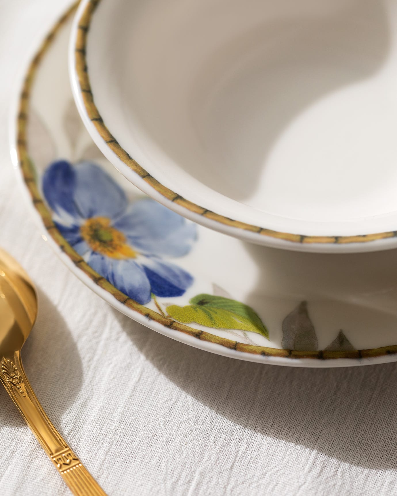 New Bone China 6-Person Dinner Set - Elegant Lumière Design