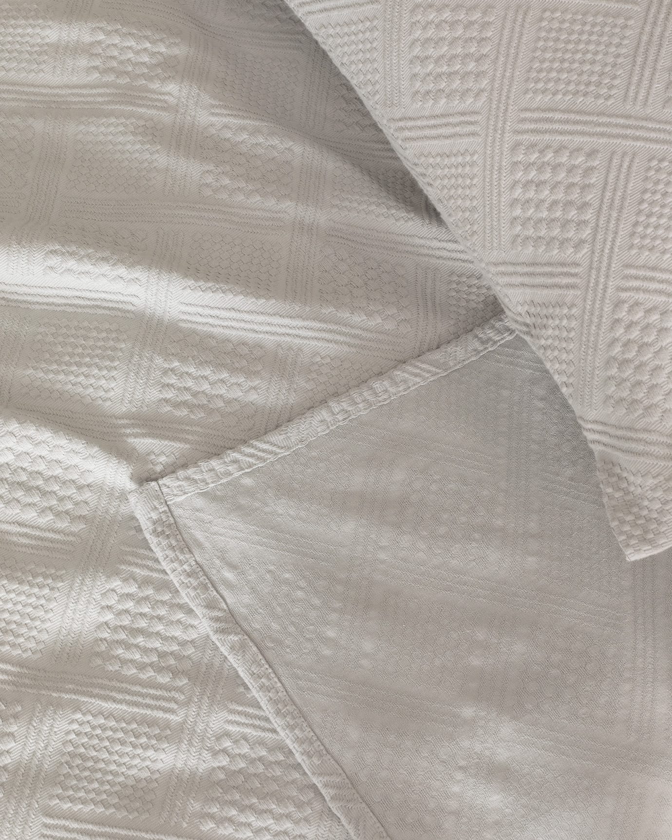 King Size 100% Cotton Luxury Triangle Geometric Bedspread - Grey