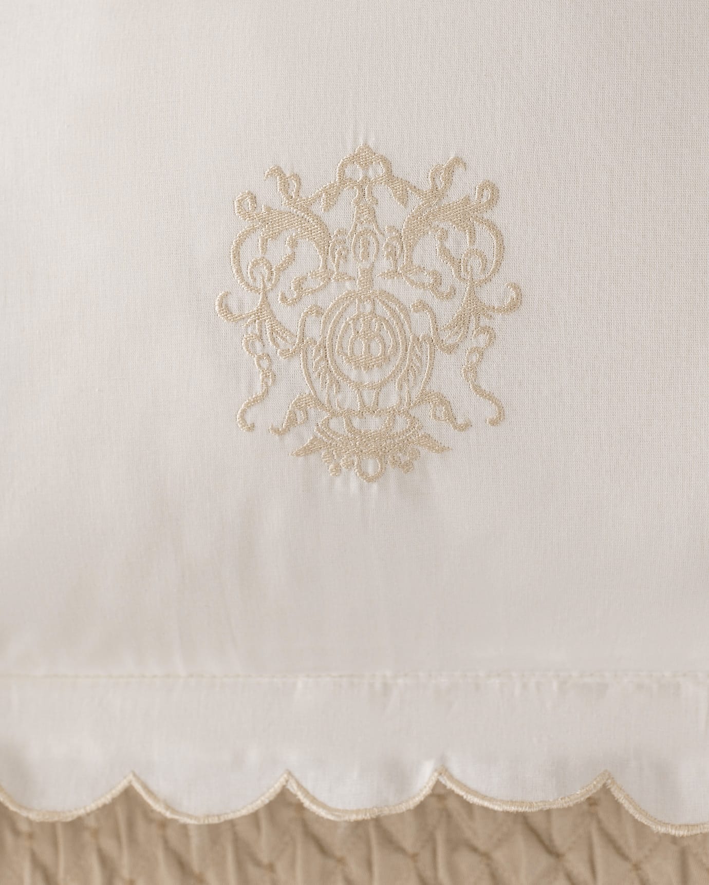 Cotton & Polyester 7-Piece Bedding Set - Gold Accents