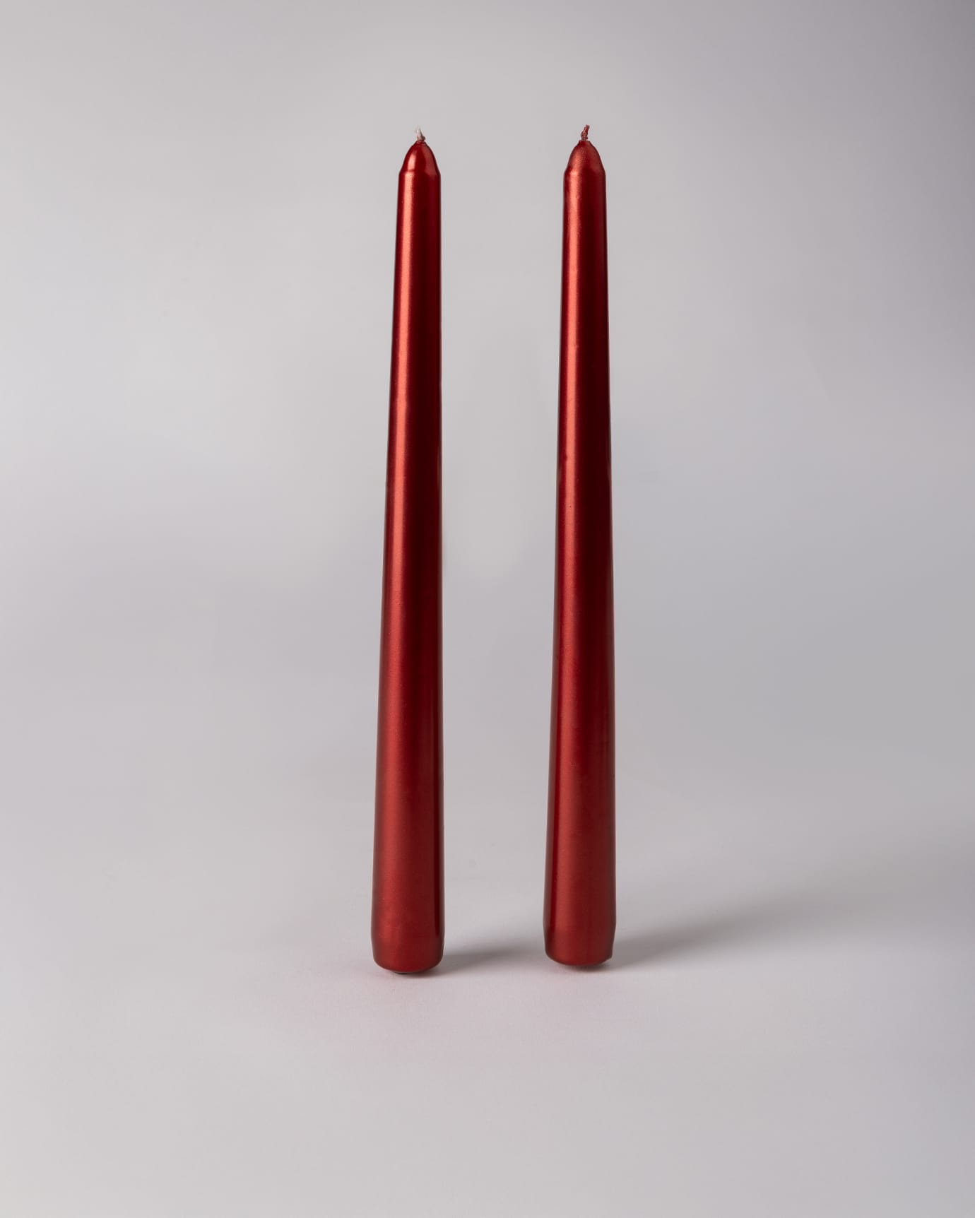 High-Quality Wax Taper Candle - Elegant Dinner Party Ambiance