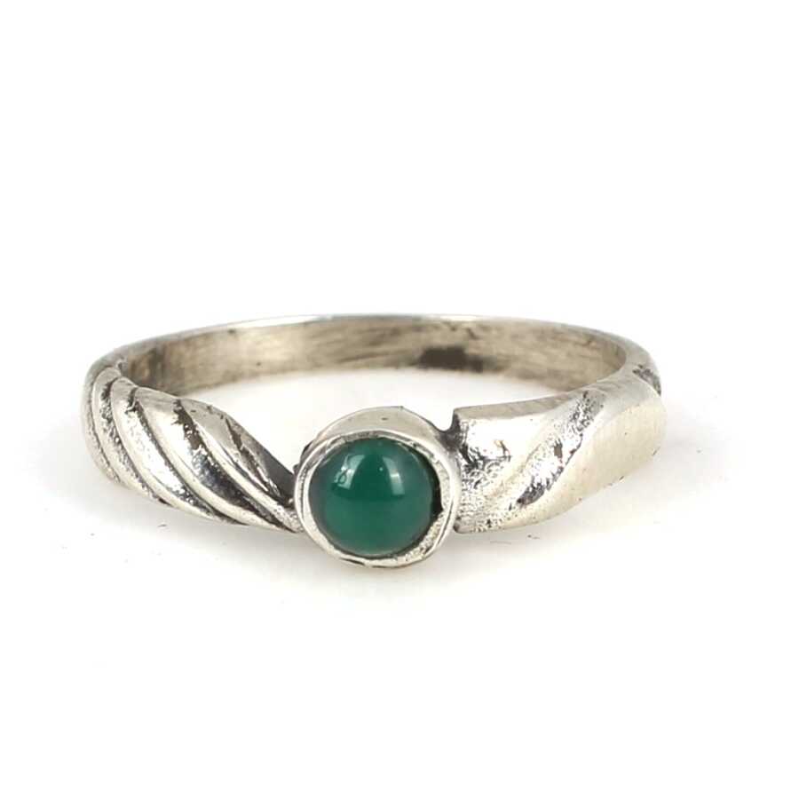 Elegant 925 Sterling Silver Green Stone Ring