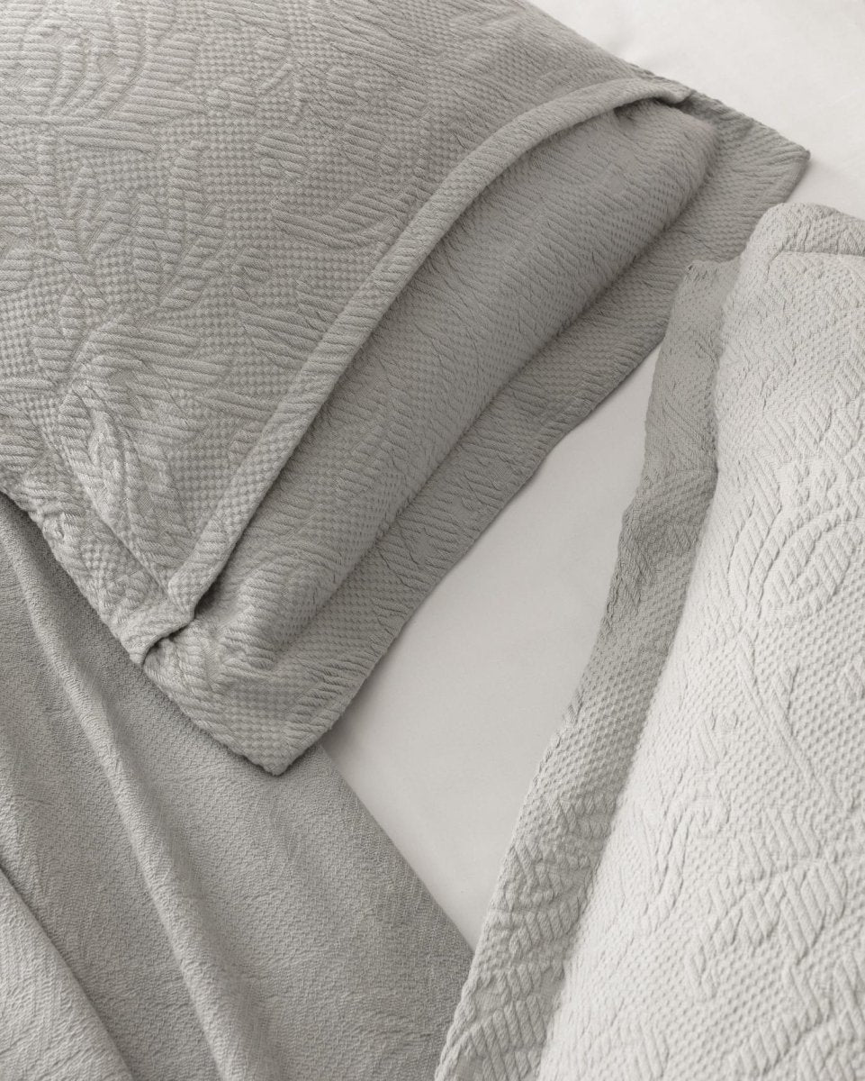 Esther Twin Size Bedspread - Lightweight Decorative Bed Cover - TryAladdin