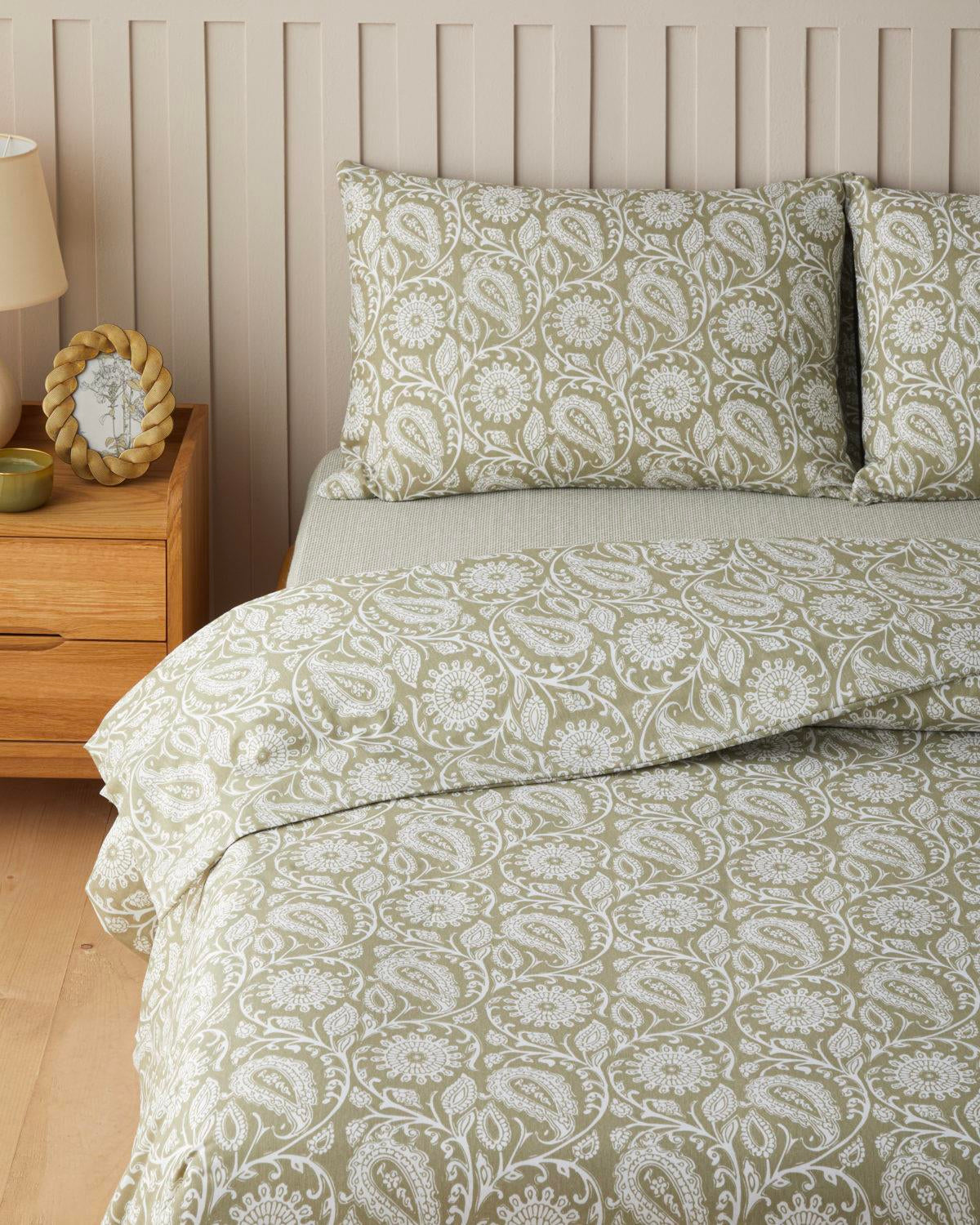 Parure de lit double haut de gamme, facile à repasser — housse de couette et drap-housse — vert olive