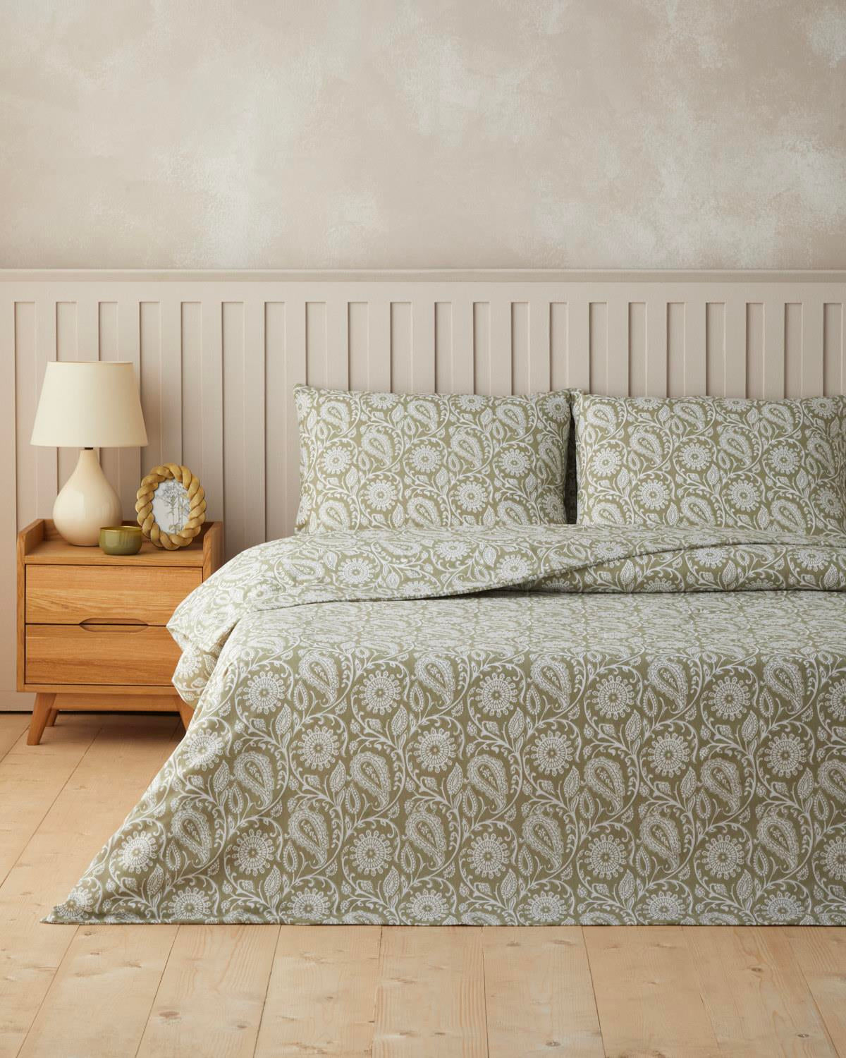 Parure de lit double haut de gamme, facile à repasser — housse de couette et drap-housse — vert olive