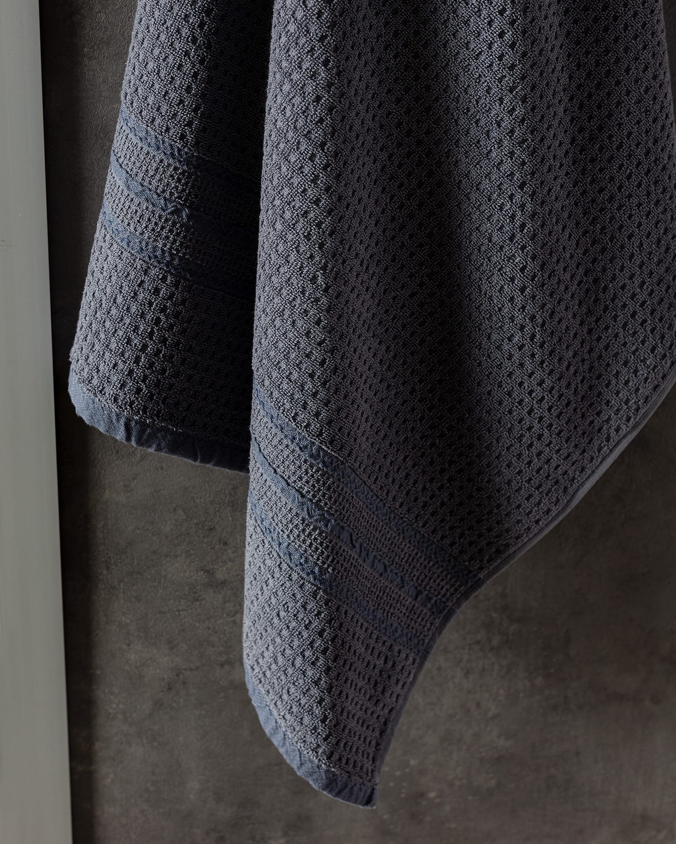 Premium 100% Cotton Bath Towel - Ultra Soft & Highly Absorbent