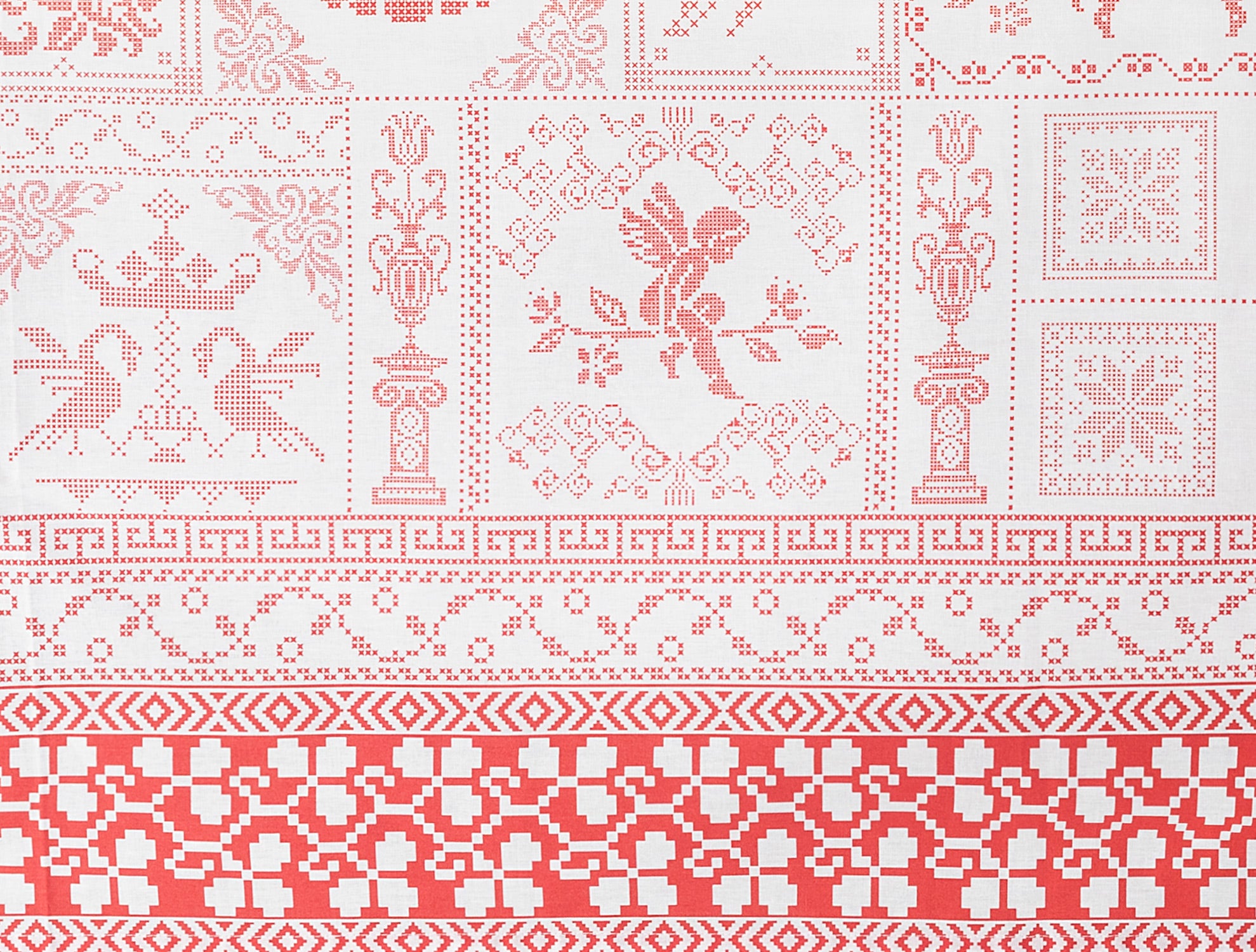 Durable Polycotton Tablecloth for Dining & Kitchen
