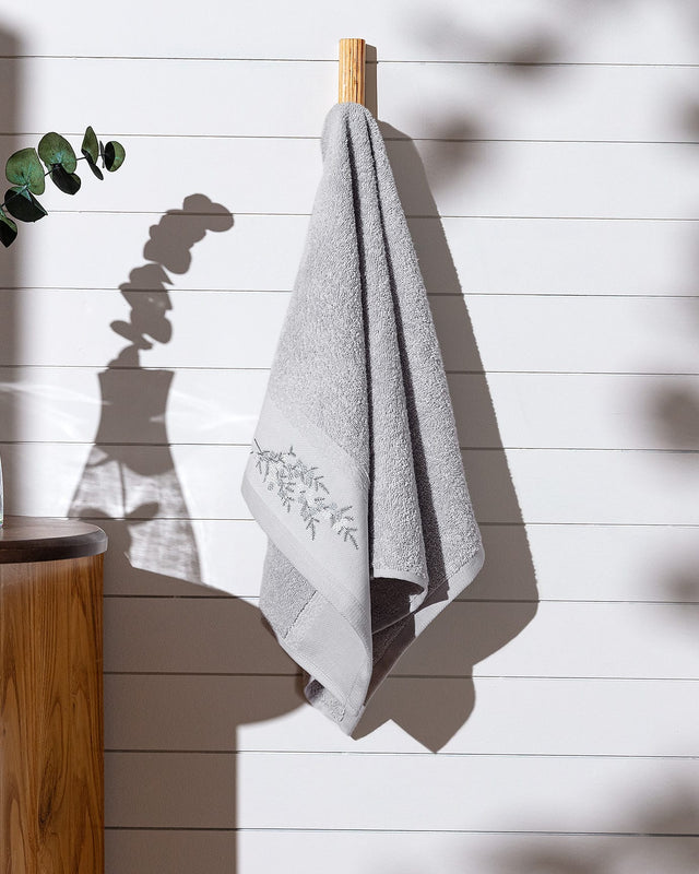 Luxurious 100% Cotton Face Towel - Soft & Absorbent Pansy Embroidery