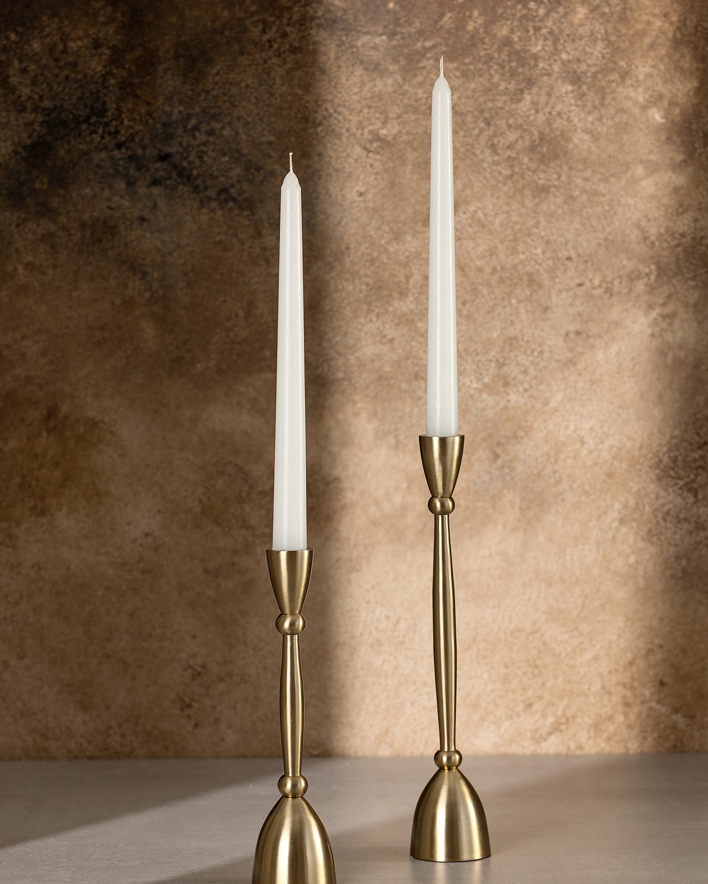 Elegant 25cm Ecru Taper Candle - Decorative Home Accent