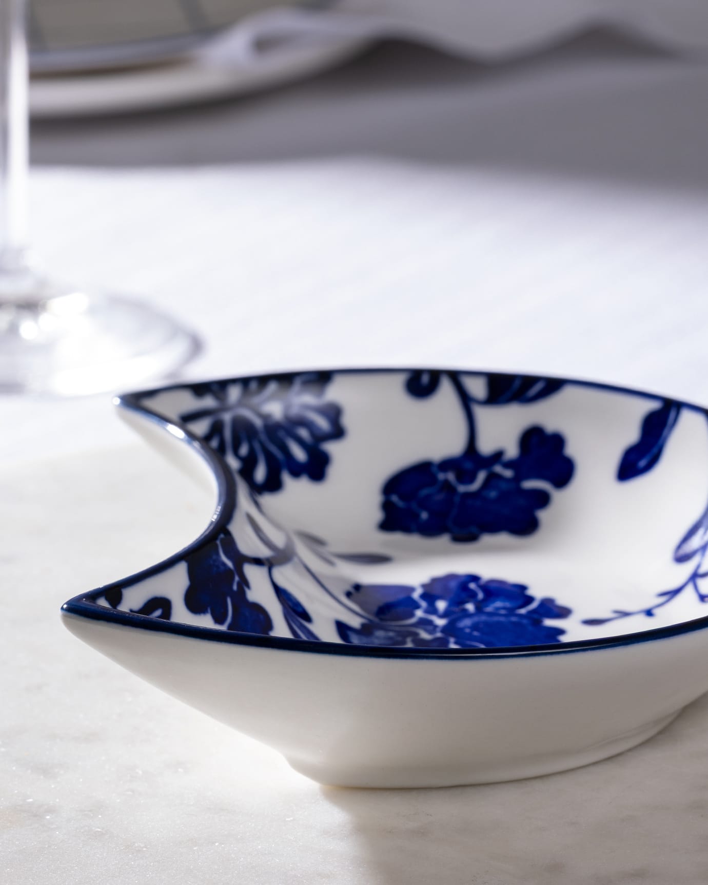 New Bone China Plate - Rêve Bleu Sauvage Blue & White