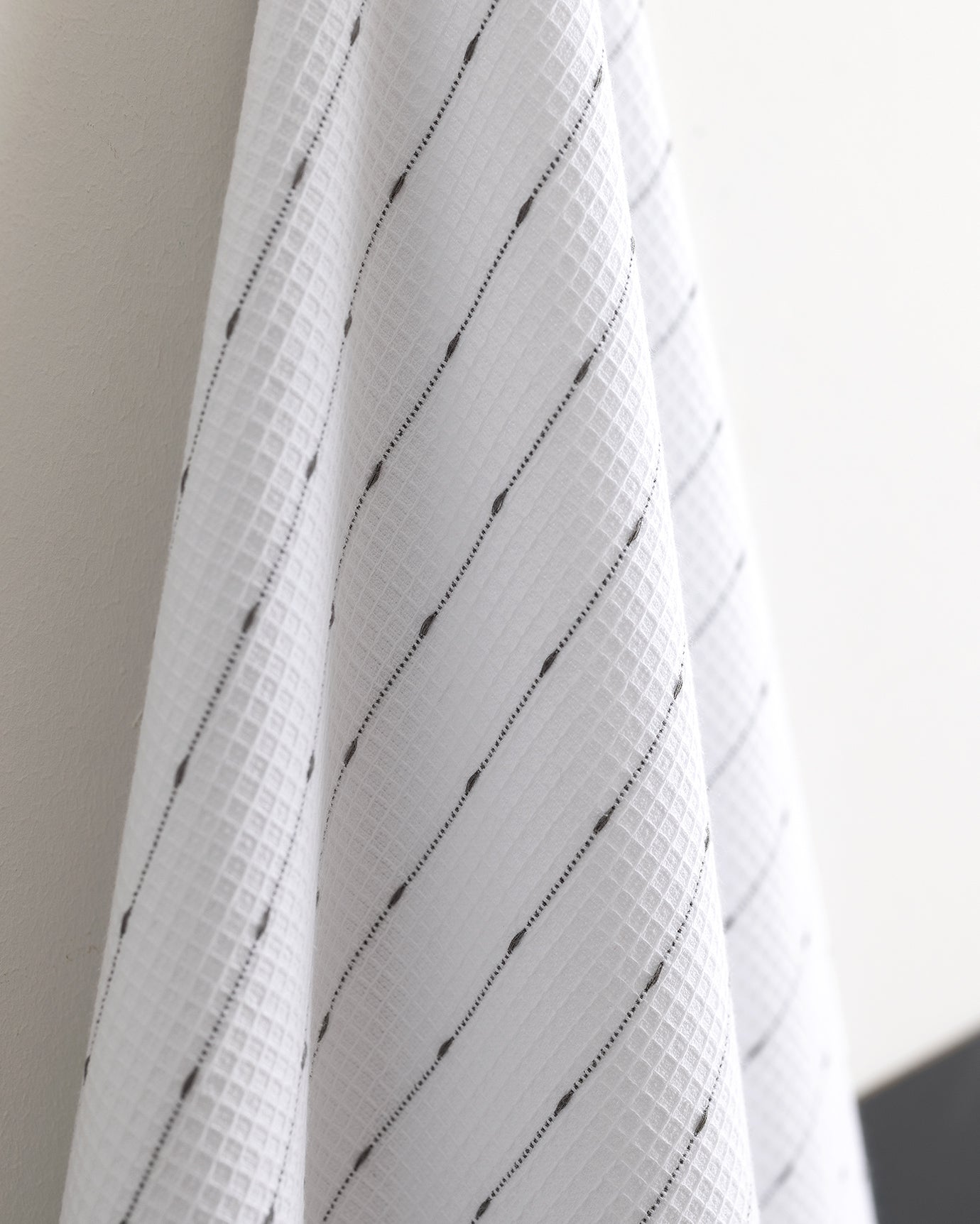Osuška z bavlněné směsi - měkká, savá, bílý a šedý design
