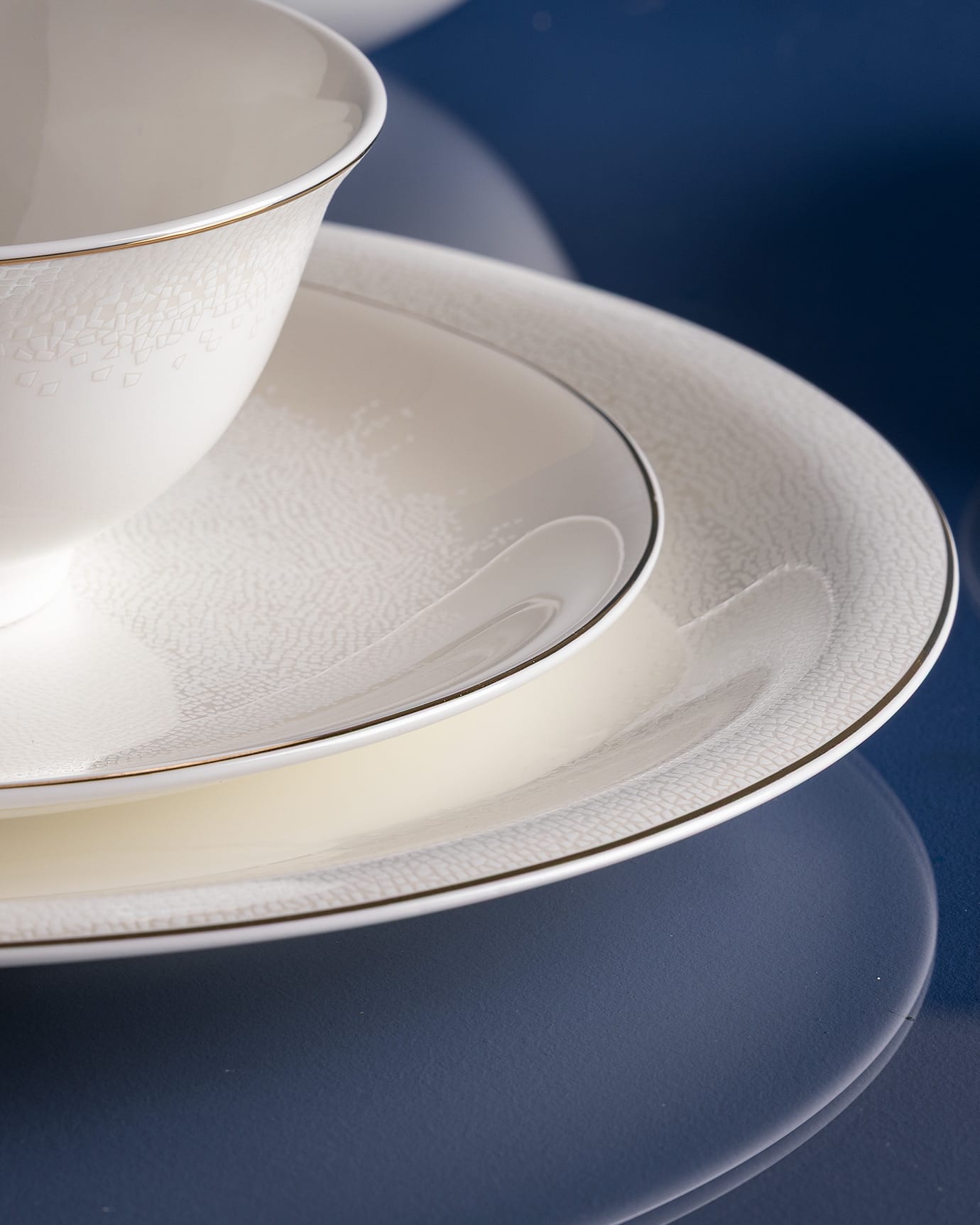 Fine Bone Porcelain 6-Person Dinner Set - Linda Collection