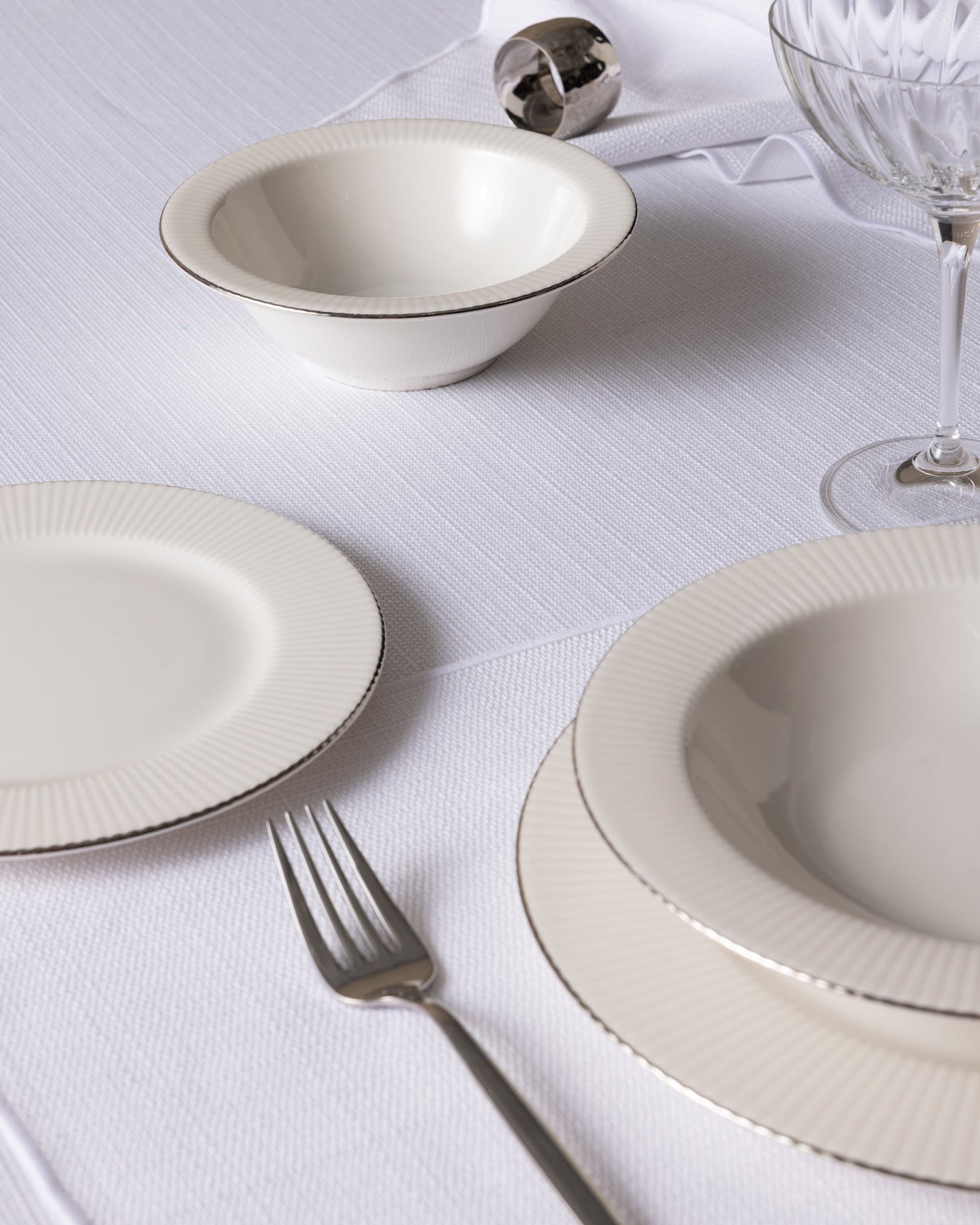 New Bone Porcelain 6-Person Dinner Set - Elegant White & Silver