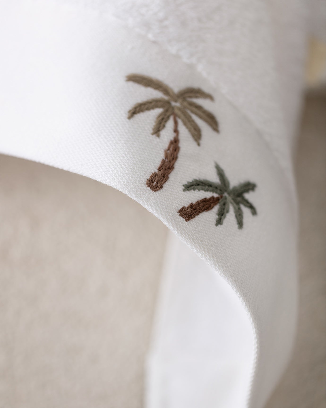 Luxurious 100% Cotton Face Towel - Elegant Embroidered Design