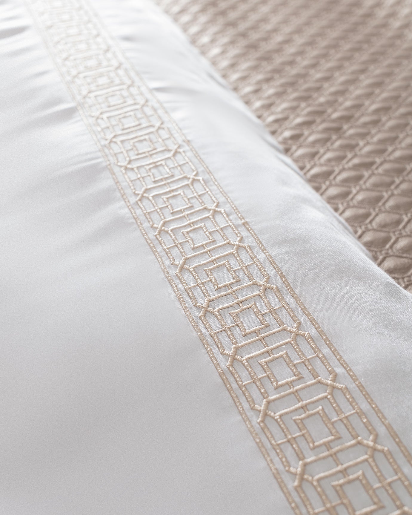 Luxurious Cotton Blend 7-Piece Bedding Ensemble - Somme Collection