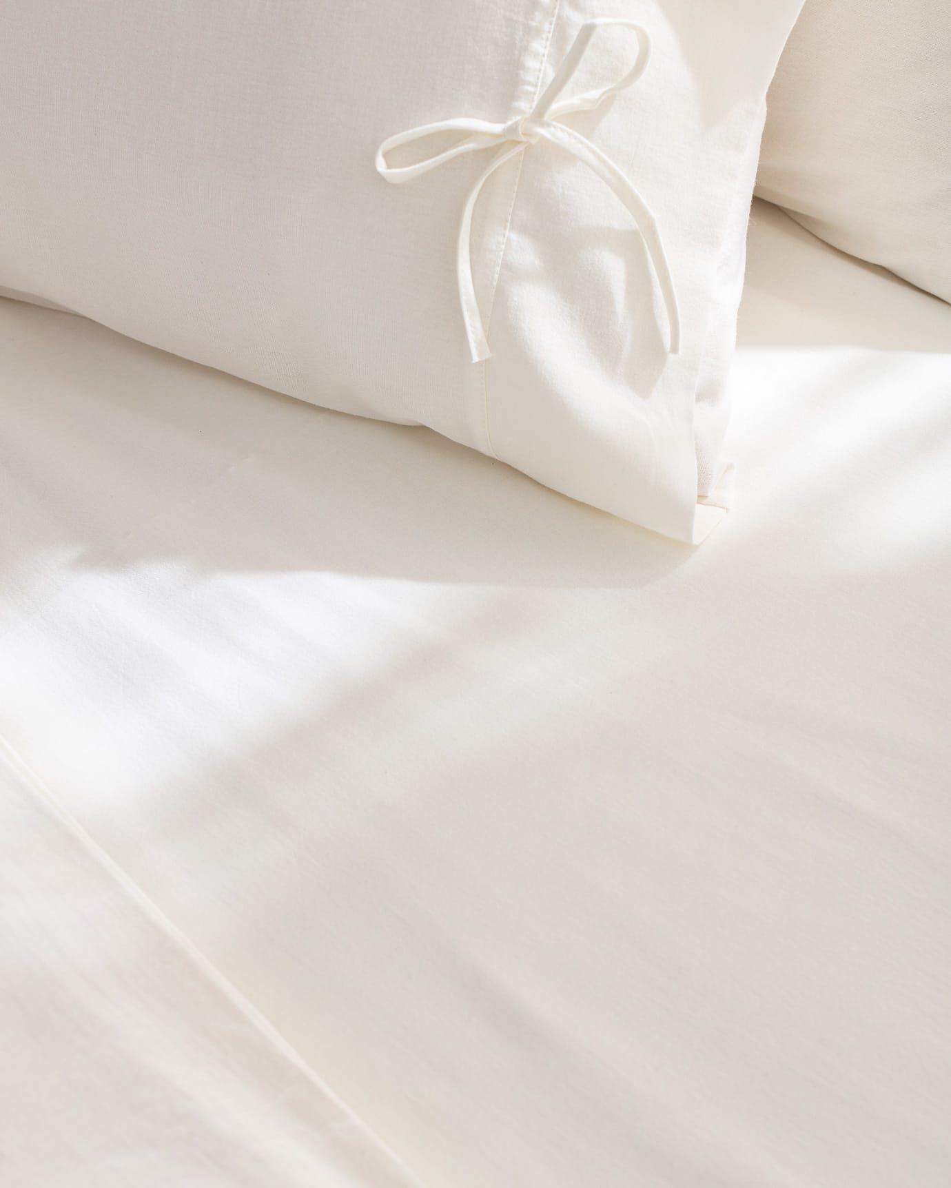 King Size 100% Cotton Relief Duvet Cover Set with Ties, Ecru Red