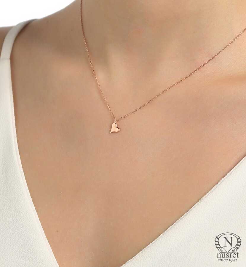 Náhrdelník s přívěskem minimalistického srdce z 925 stříbra – moderní elegance