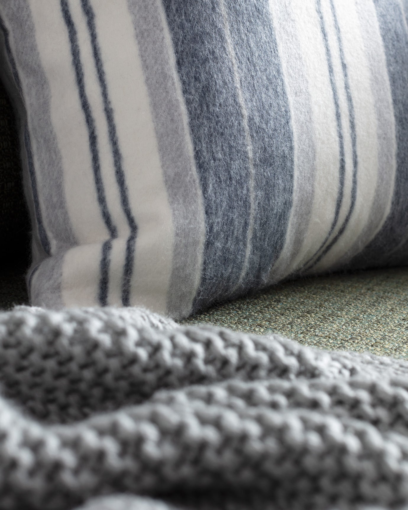 Housse de Coussin Premium en Mélange Polyamide-Acrylique - Style Gris & Indigo