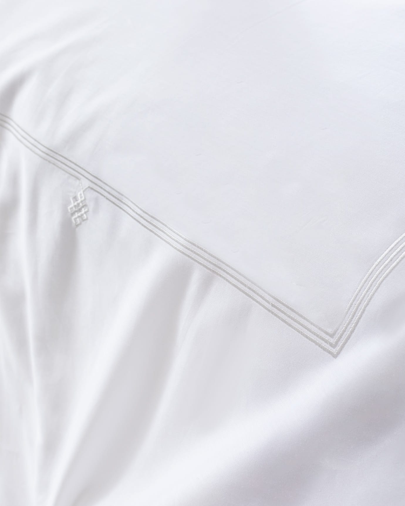 Luxuriöses King-Size-Bettbezug-Set aus hellgrauem besticktem Satin