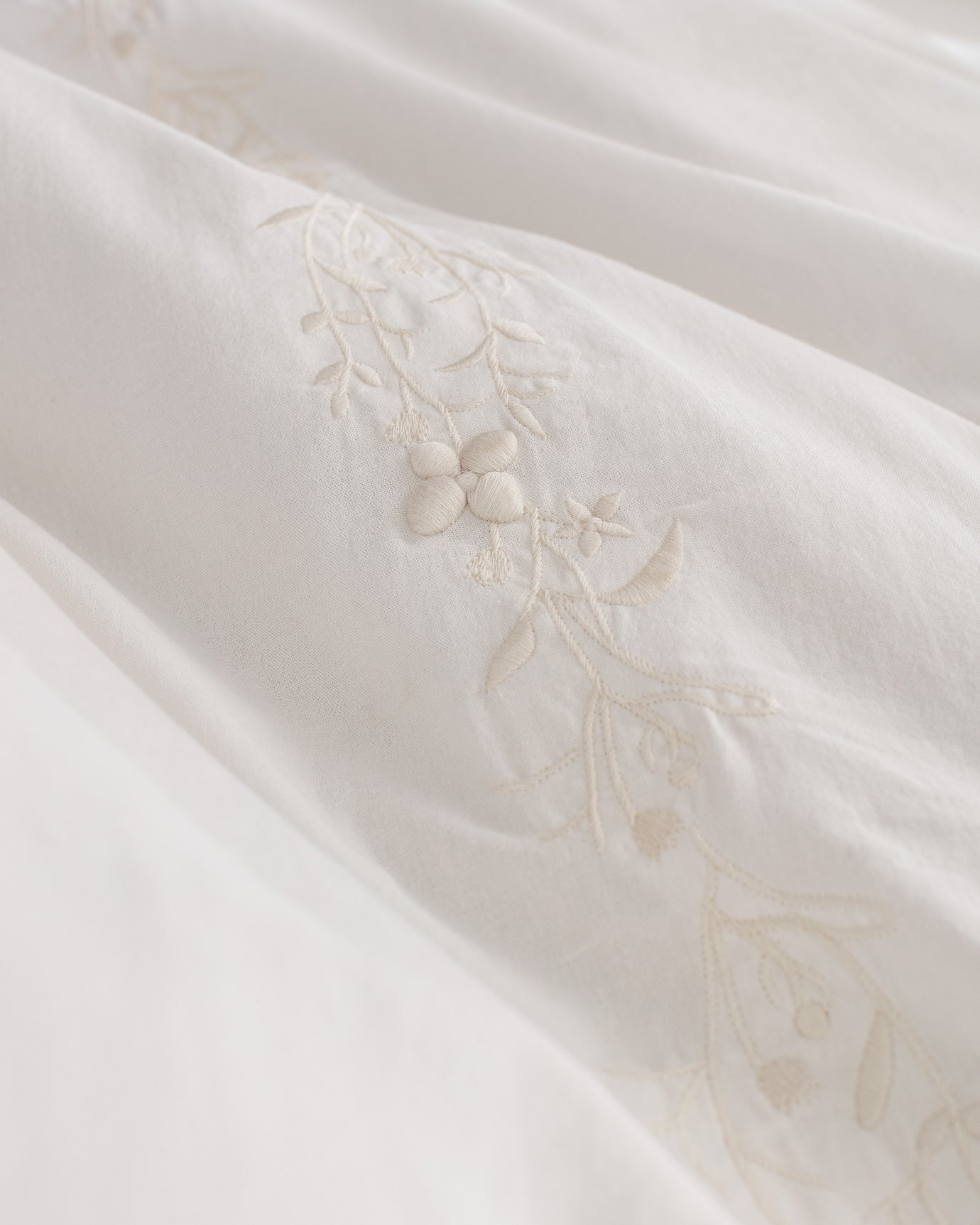 Premium Cotton King Size Bedding Set - Elegant Embroidery