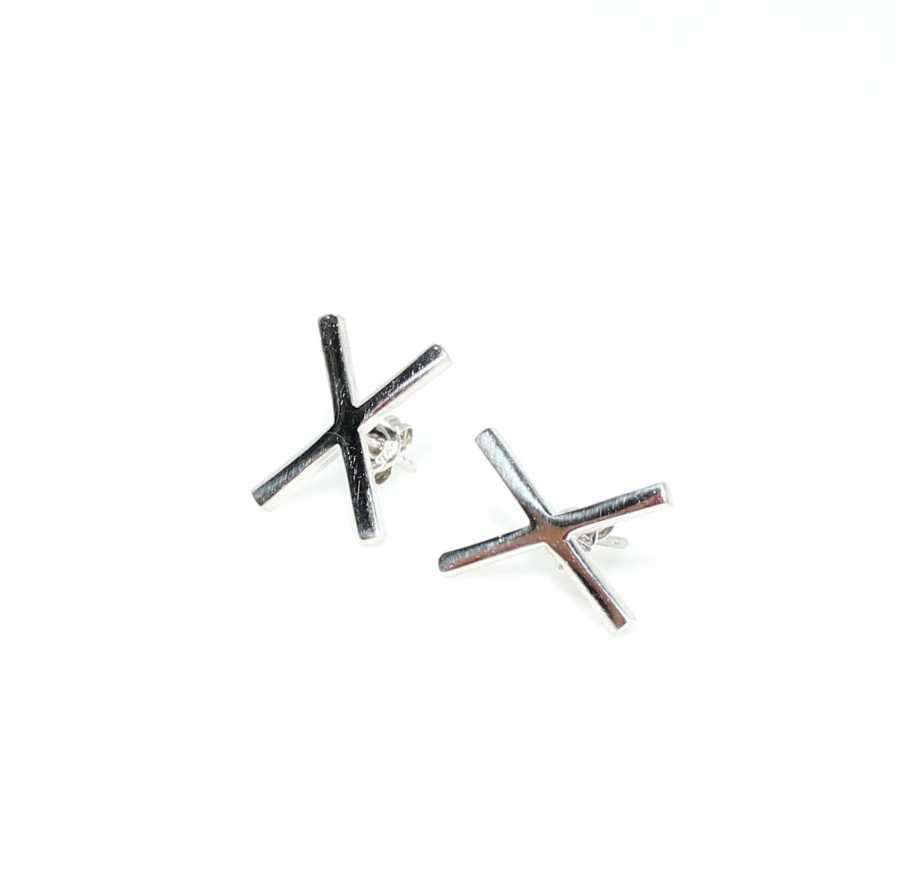 Náušnice z 925 sterlingového stříbra minimalistický tvar X – každodenní elegance
