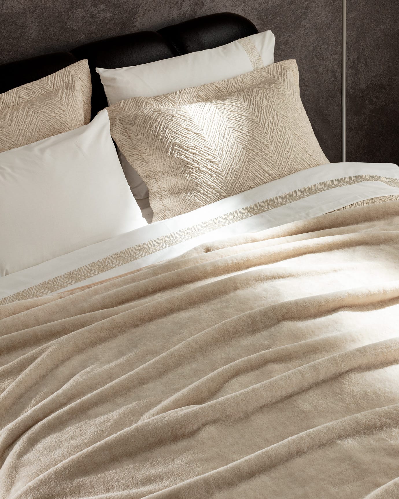 Cotton & Polyester 8-Piece Bridal Bedding Set - Elegant Beige