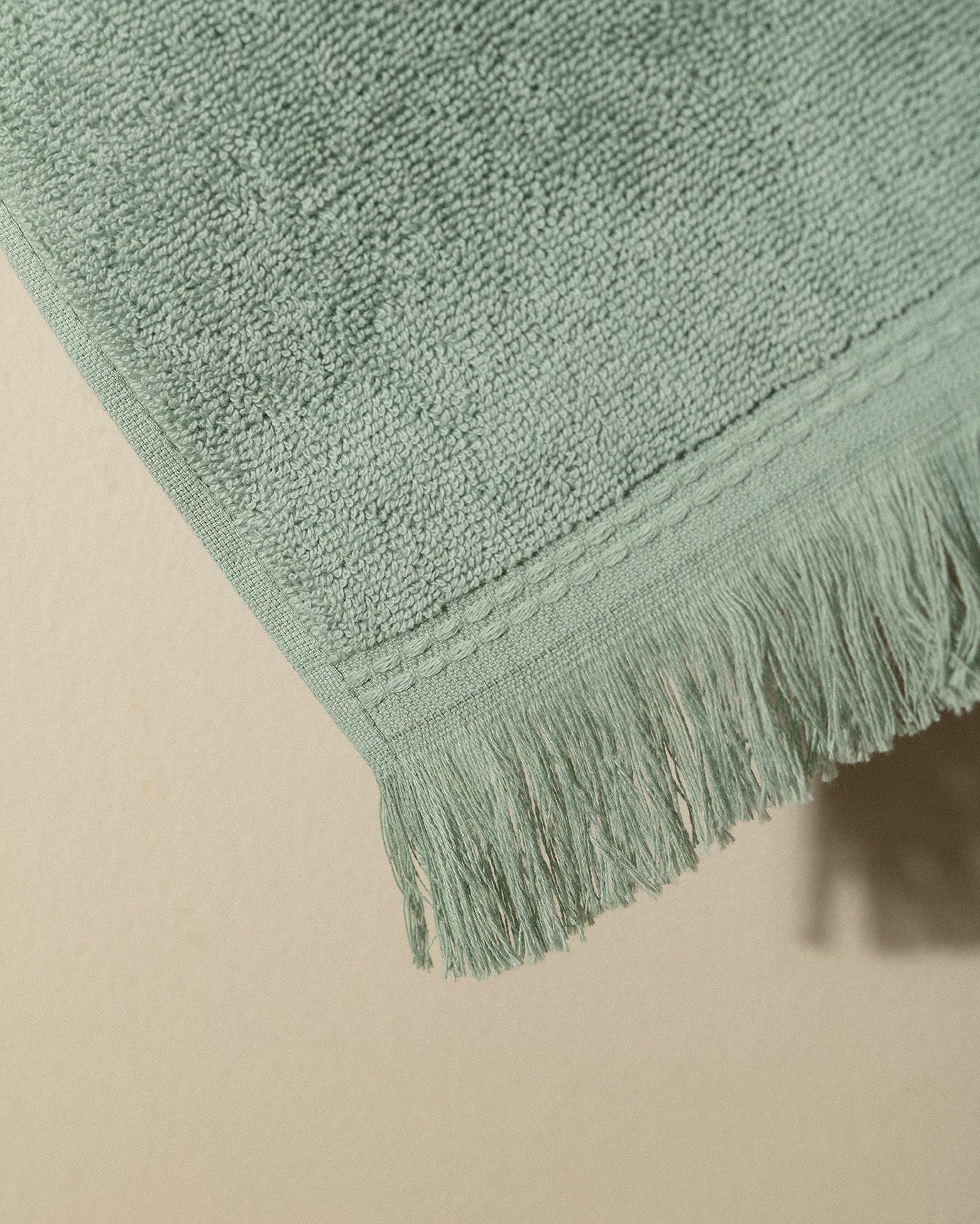 100% Cotton Bath Towel - Luxurious Softness & High Absorbency