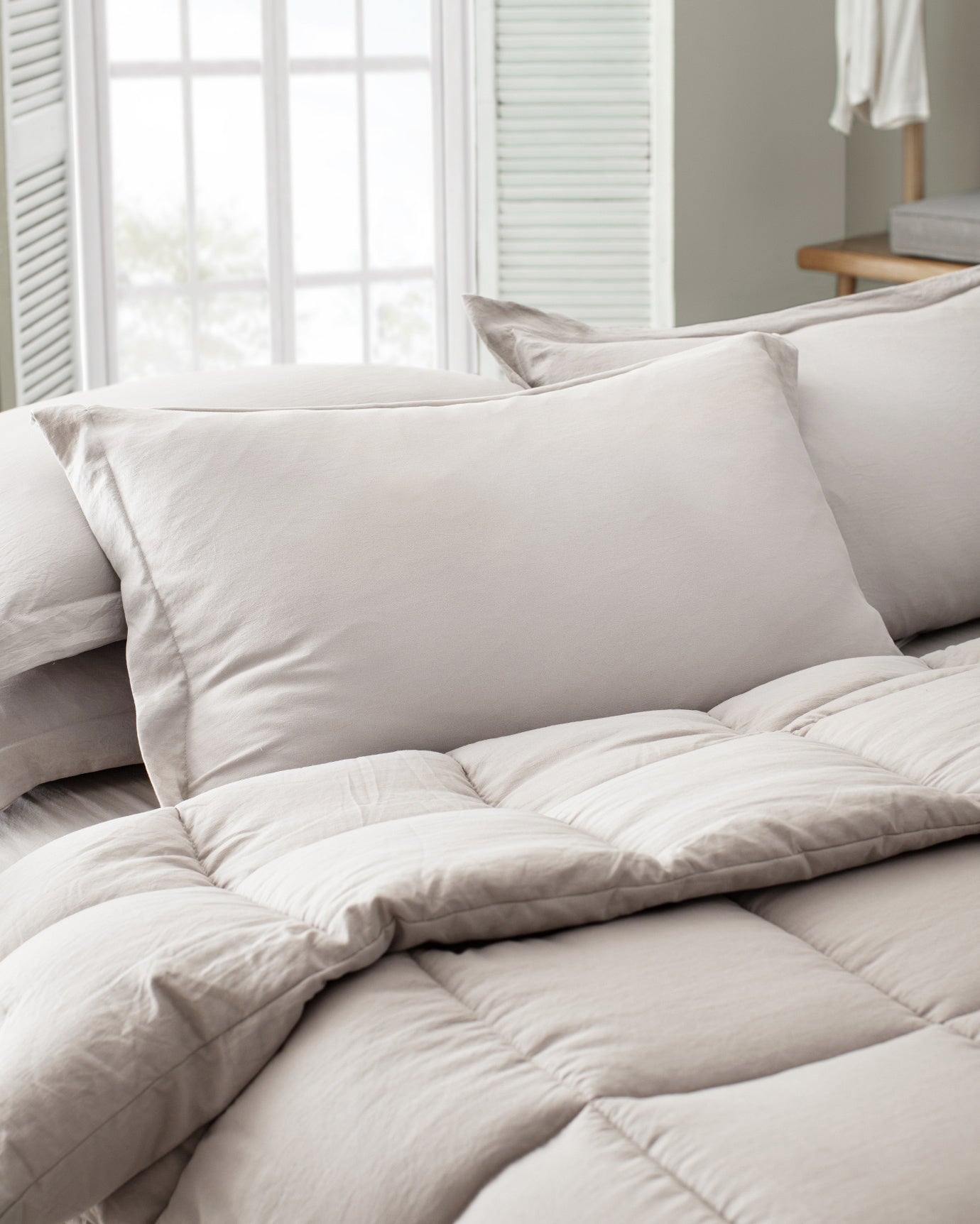 Mona Twin Size Bedding Set