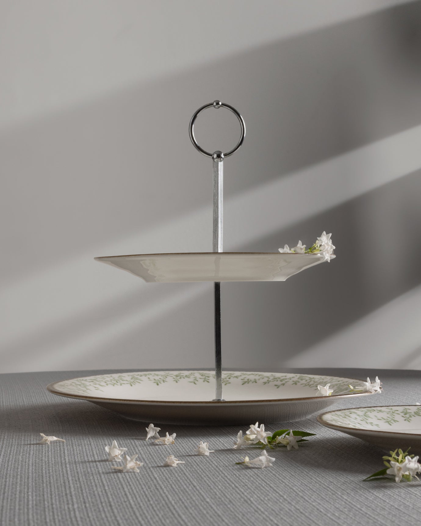 New Bone Porcelain 7-Piece Dessert Set - Elegant Tiered Serving Stand