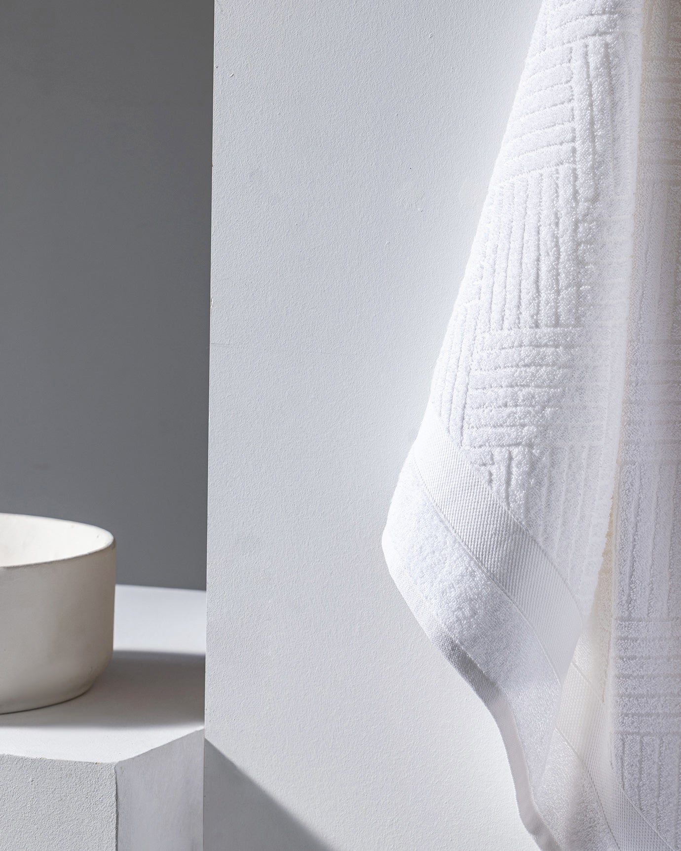 Premium 100% Cotton Bath Towel - Soft, Absorbent & Quick Drying