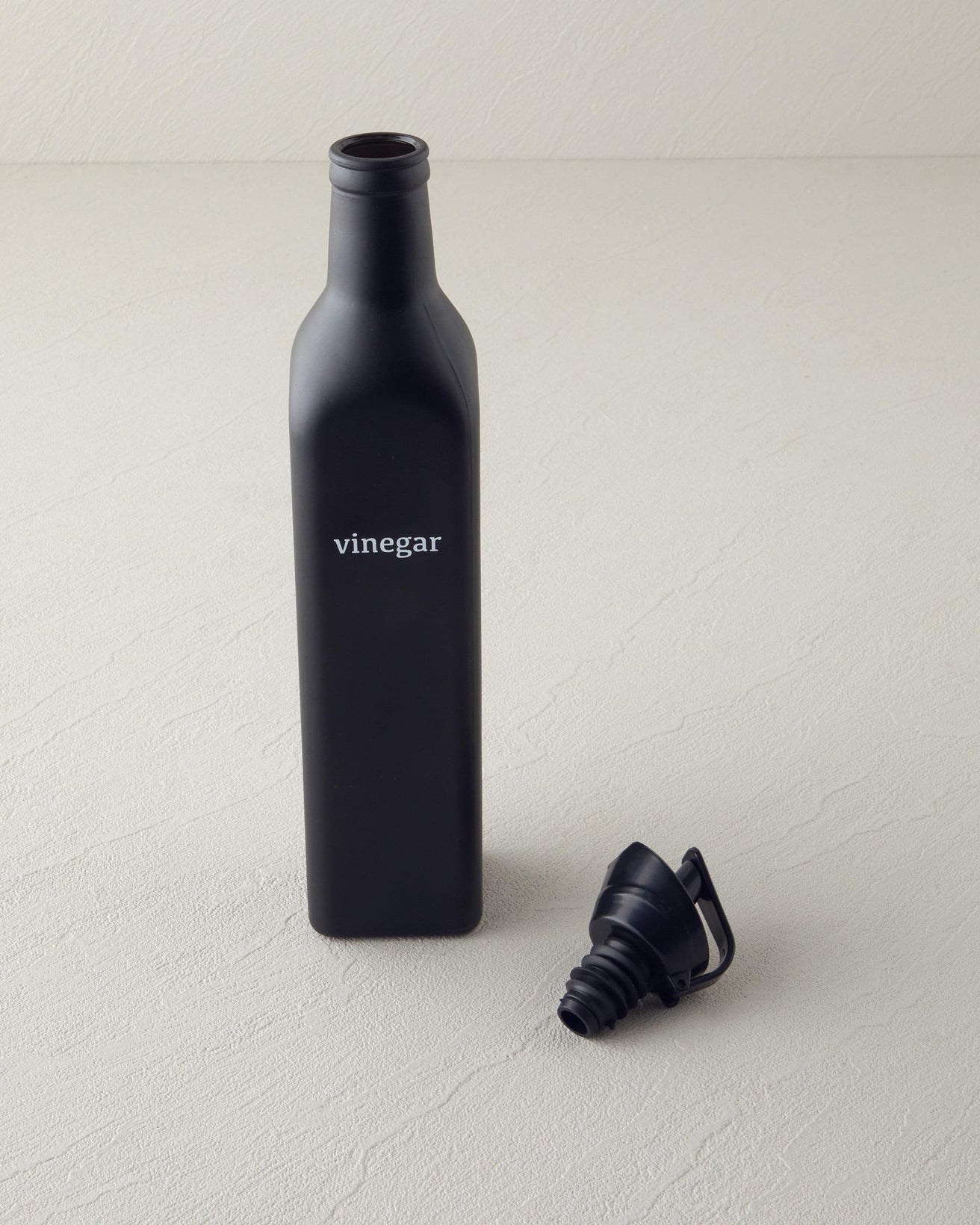Ensemble professionnel moderne de distributeurs d'huile et de vinaigre noirs