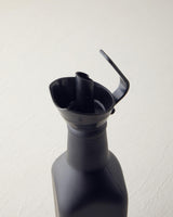 Ensemble professionnel moderne de distributeurs d'huile et de vinaigre noirs