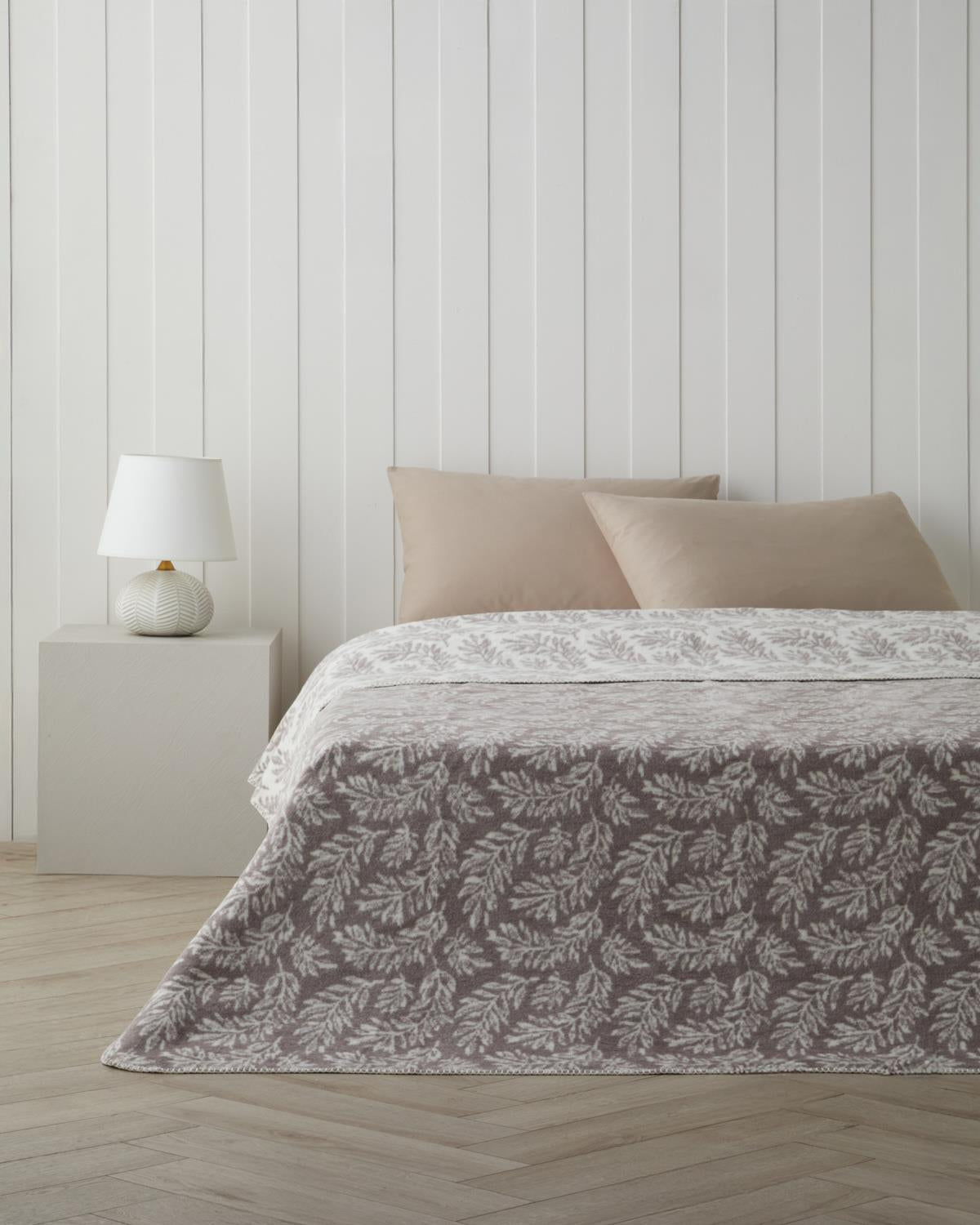 Premium Foliage Patterned Cotton-Acrylic Double Blanket