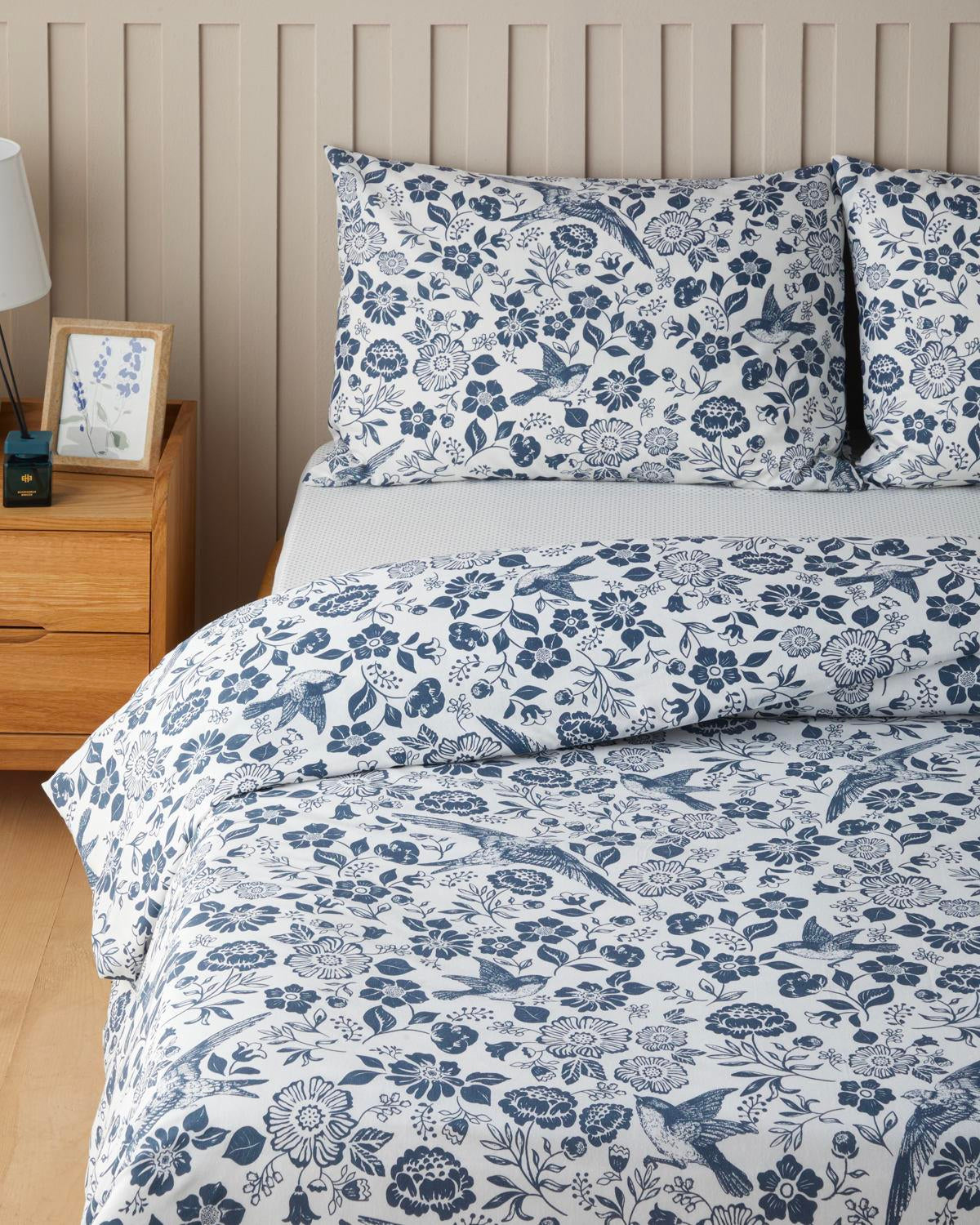 Hochwertige, pflegeleichte Bettgarnitur für Einzelbett mit Bettbezug und Spannbettlaken, Dunkelblau