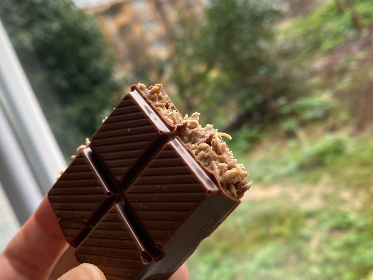 Hazelnut Praline Dubai Chocolate Bar – Crispy & Nutty Delight