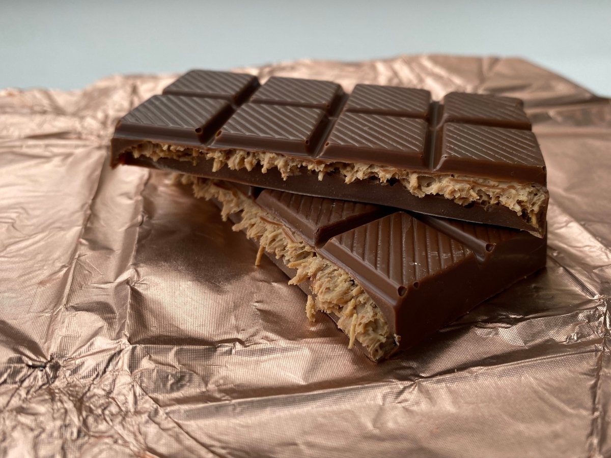 Hazelnut Praline Dubai Chocolate Bar – Crispy & Nutty Delight