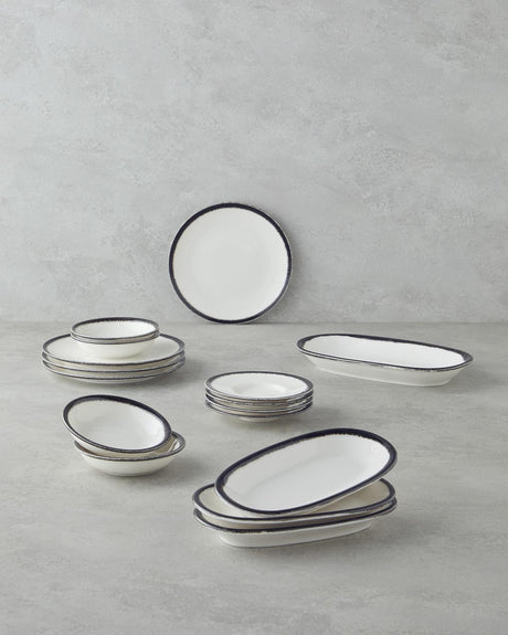 Professional-Grade Porcelain Breakfast Set - 16 Piece Black Dinnerware