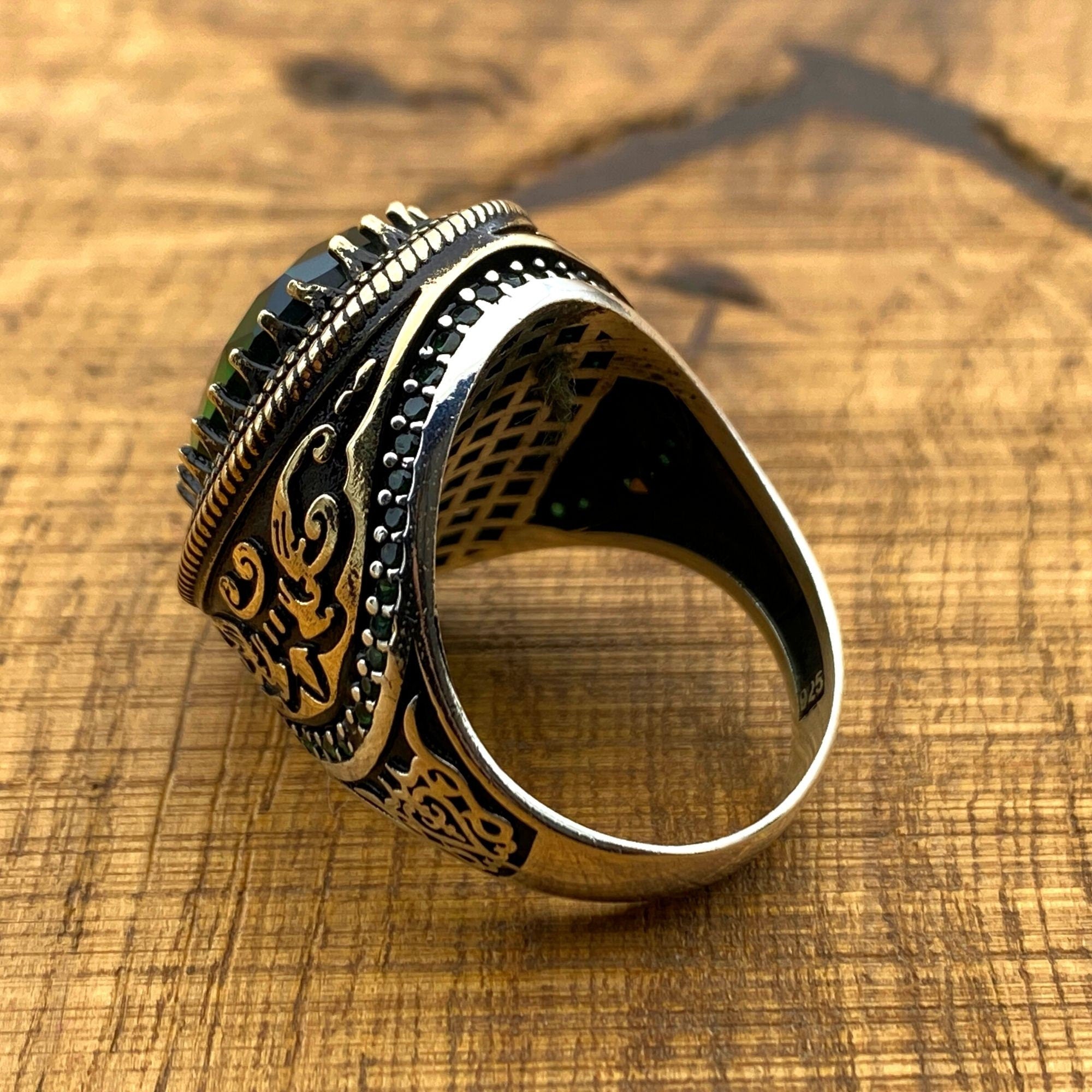 خاتم فضة يدوي بحجر الزمرد الأخضر للرجال