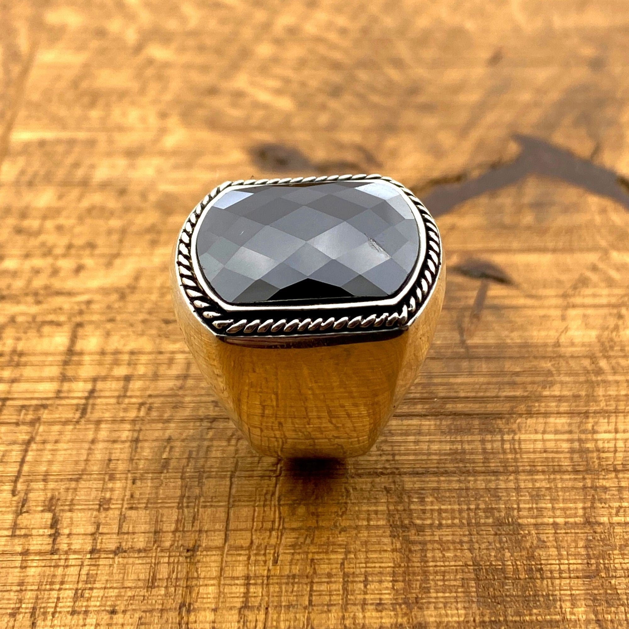 خاتم رجالي تركي أصلي مصنوع يدويًا من الفضة الإسترلينية مع حجر الزركون الأسود - هدية جريئة وأنيقة له