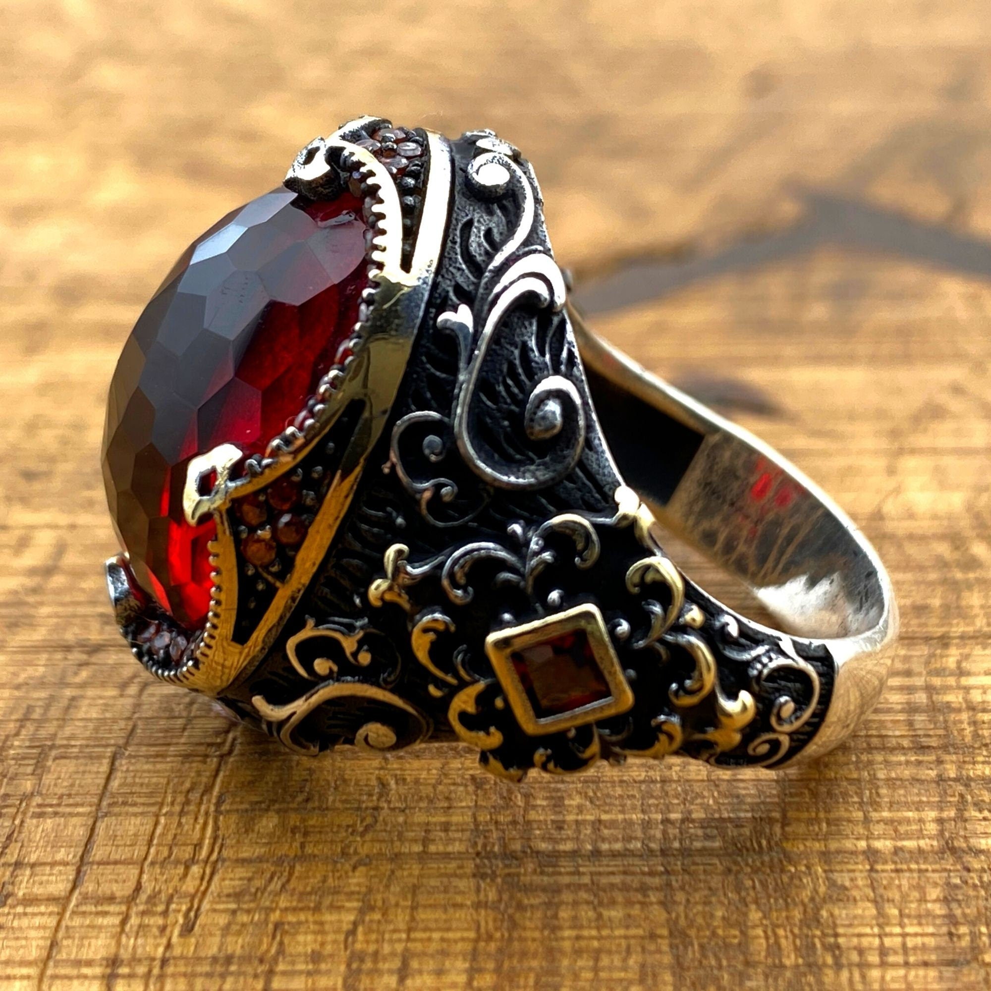 خاتم عثماني رجالي مصنوع يدويًا من الفضة الإسترلينية | حجر كريم زركون أحمر بيضاوي
