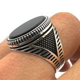 Pánský stříbrný prsten s oválným kamenem černý onyx