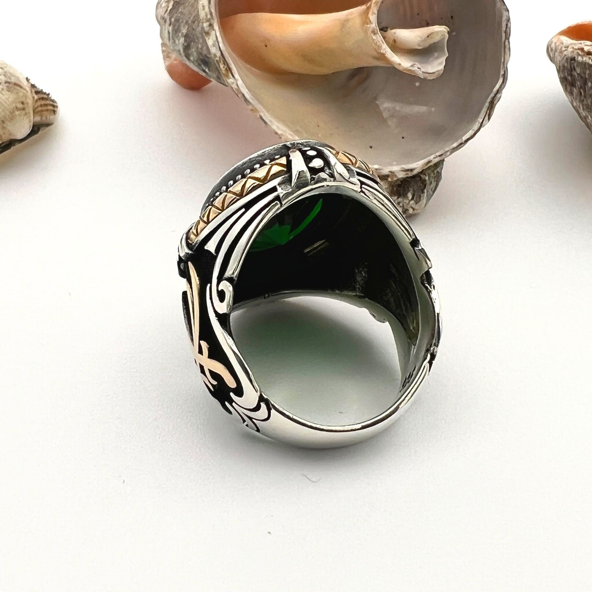 خاتم رجالي تركي مصنوع يدويًا من الفضة الإسترلينية 925 مع زمرد أخضر على شكل سيف - خاتم فارس رمز الشجاعة والقوة