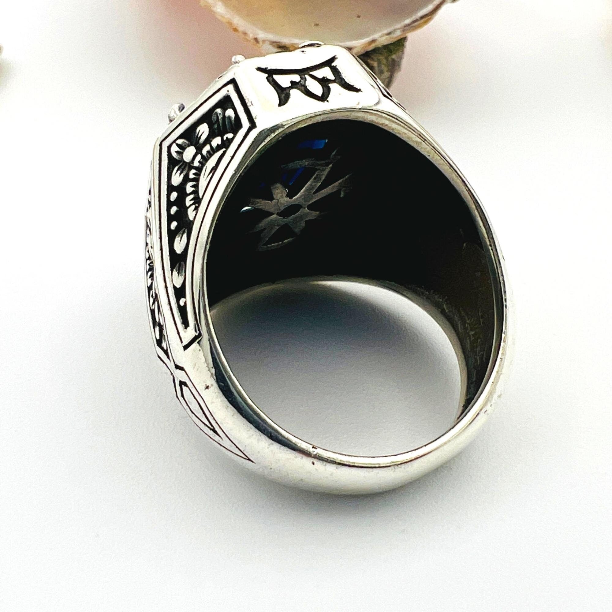 خاتم فضة رجالي بحجر الياقوت الأزرق