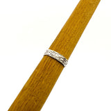 خاتم نسائي بحجر الدم بتصميم بسيط