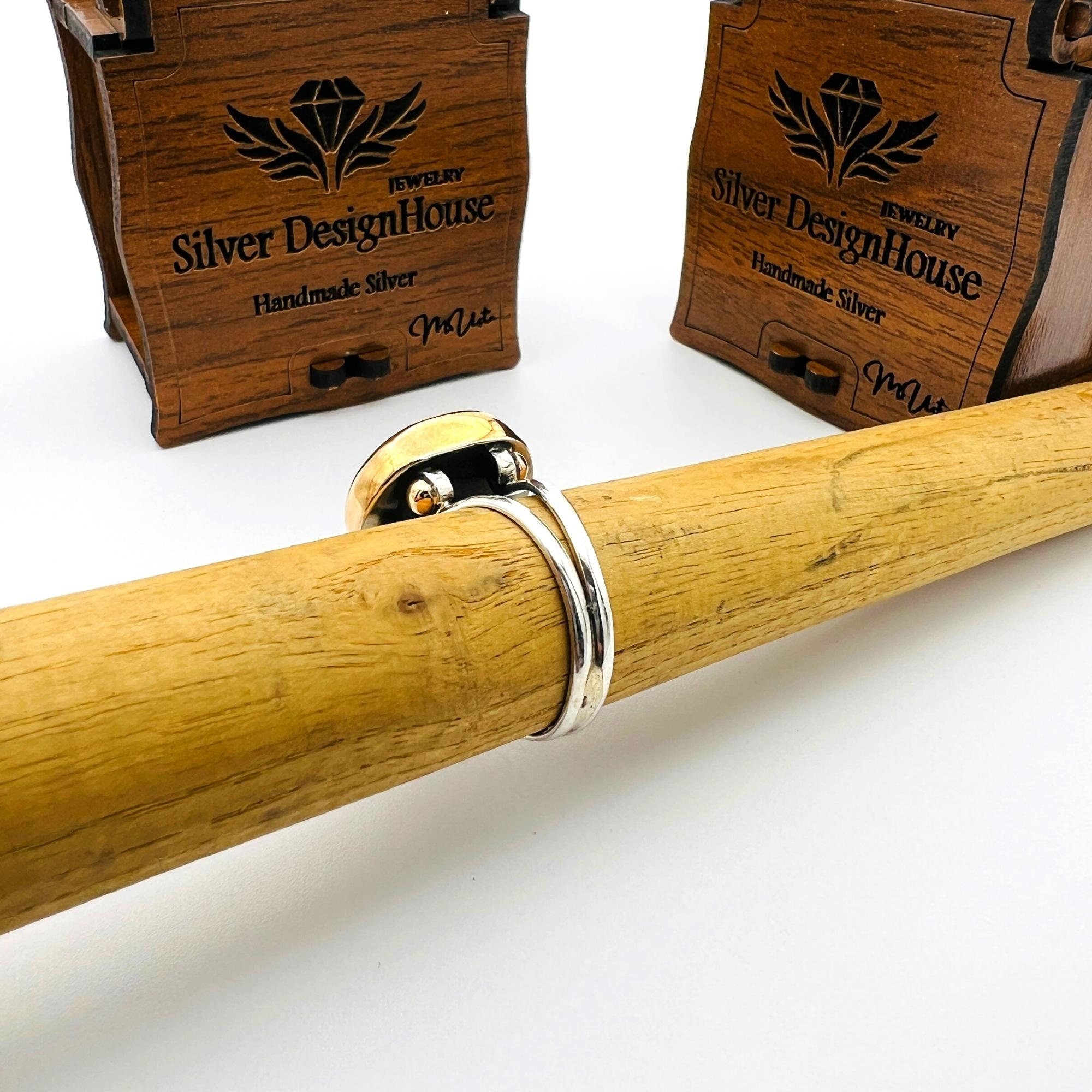 خاتم نسائي بحجر الياقوت الأزرق